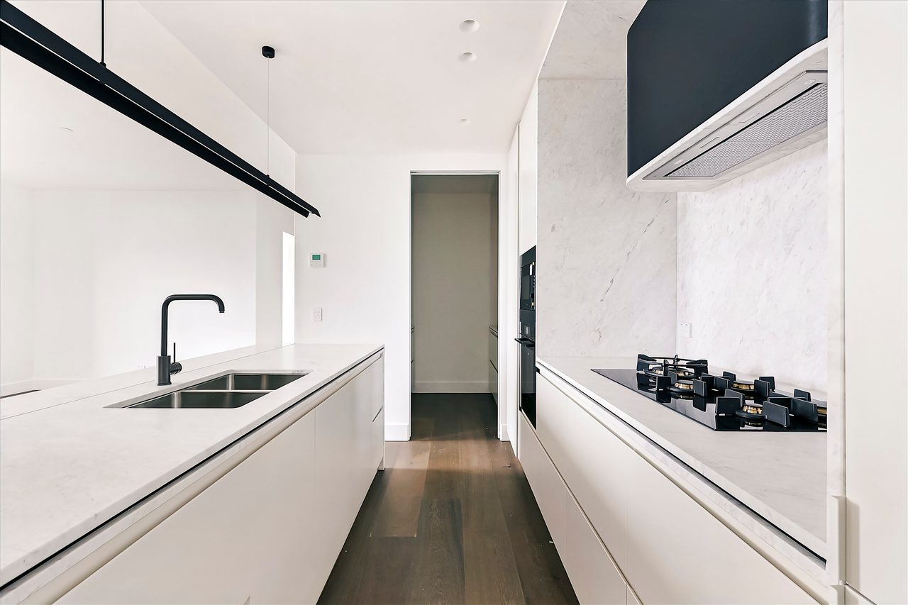 310 / 451 Hampton Street, Hampton